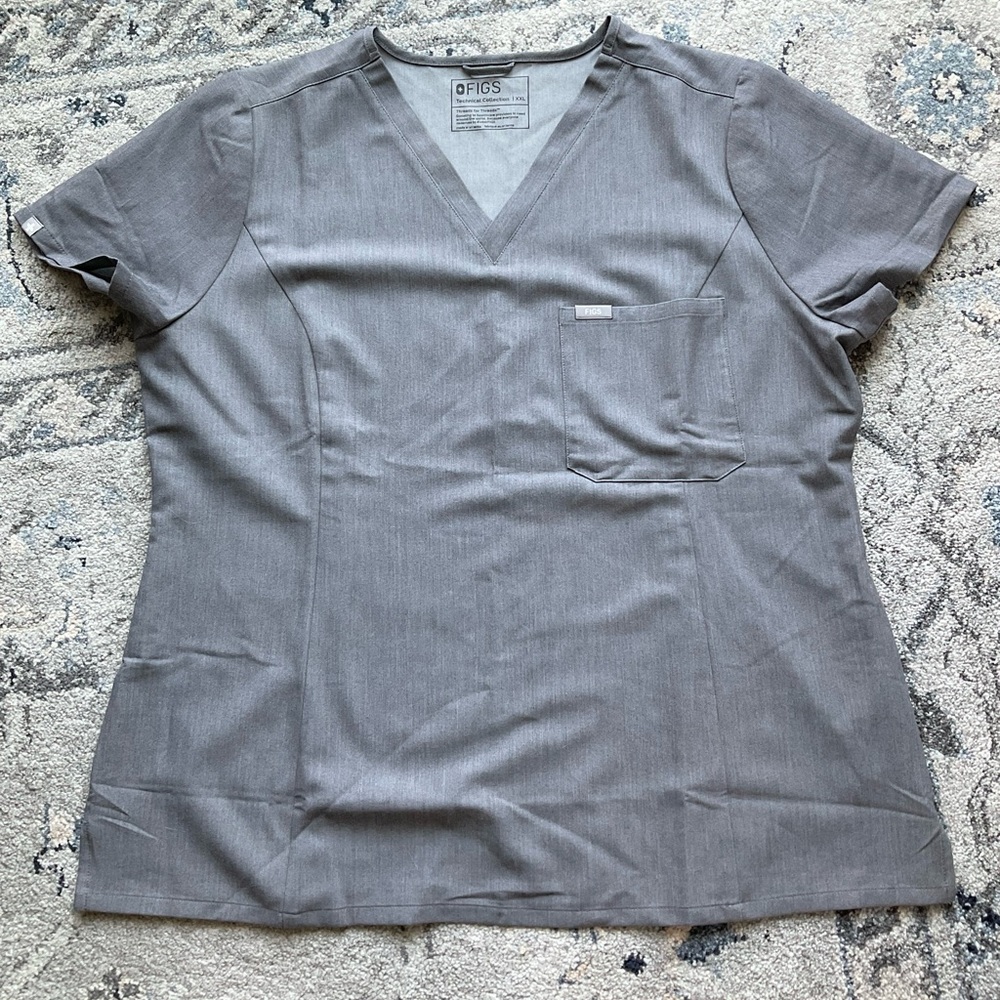 NWOT Figs slim Catarina scrub top